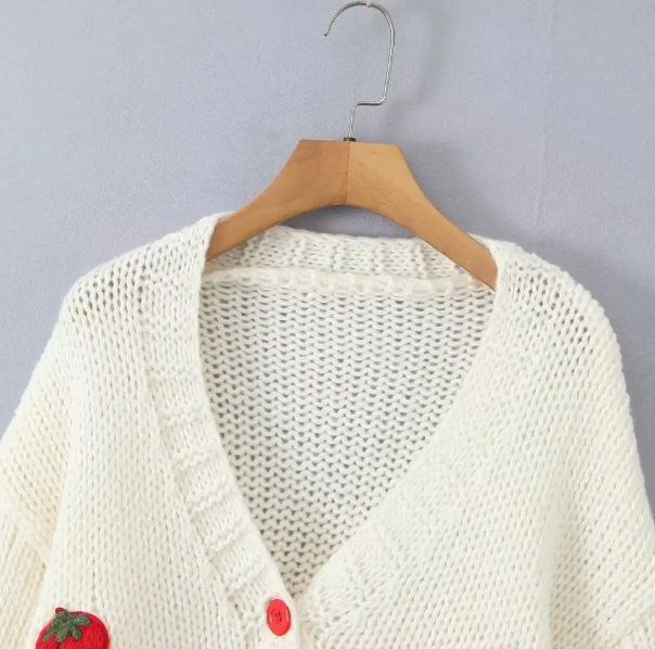 Nouvelle  tendance 2024  un tricot blanc avec des fraises 🍓 ( S, M,XL, XXL)