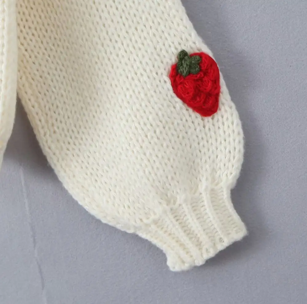 Nouvelle  tendance 2024  un tricot blanc avec des fraises 🍓 ( S, M,XL, XXL)