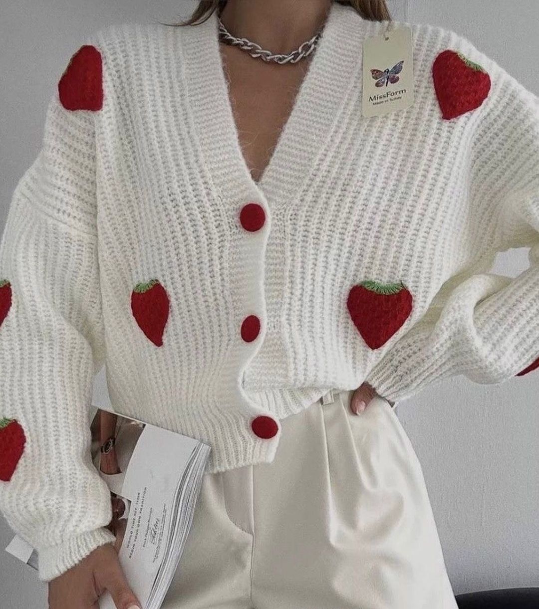 Nouvelle  tendance 2024  un tricot blanc avec des fraises 🍓 ( S, M,XL, XXL)